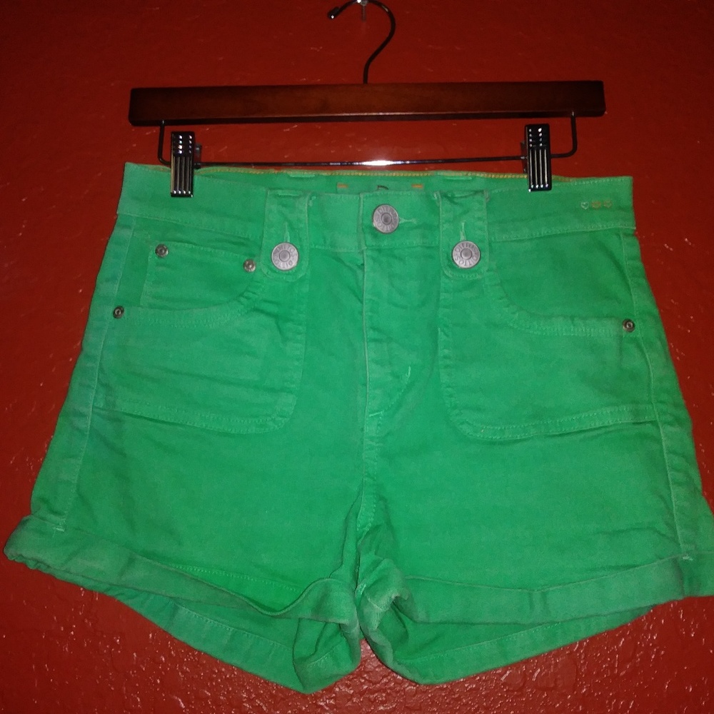 DITTOS HIGH-WASTED SHORTS